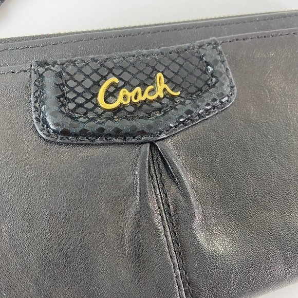 Madison Leather Wristlet Wallet, Black - Picture 4 of 6